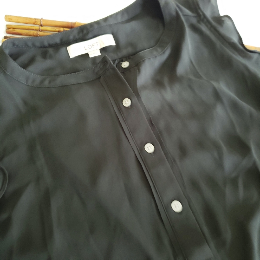 LOFT ANN TAYLOR | BLACK BLOUSE RUFFLE | MEDIUM - Picture 3 of 6